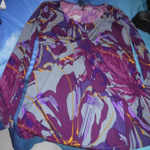 Daisy Fuentes artistic slinky top in size US M. - Picture 8 of 8